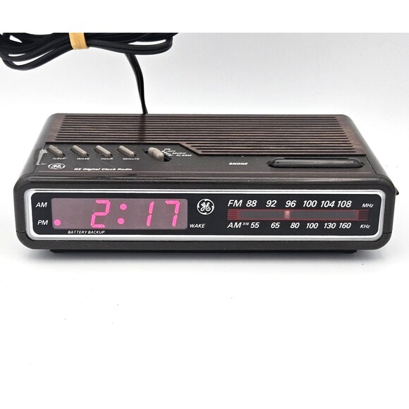 General Electric Other - Vintage GE 7-4612A Digital Alarm Clock Radio AM/FM Woodgrain Tested Works
